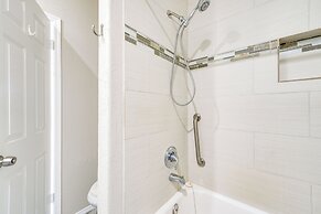 Pool, Putting Green & Games: Chandler Home!