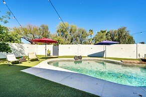 Pool, Putting Green & Games: Chandler Home!