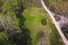 Vacation Rental Near Lake Patoka With Hot Tub!