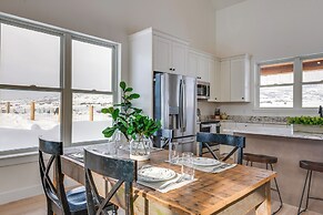 Charming Peoa Casita w/ Mountain Views