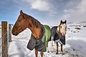 Charming Peoa Casita w/ Mountain Views