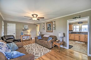 Beautiful Views & Gas Grill: Sparta Getaway!