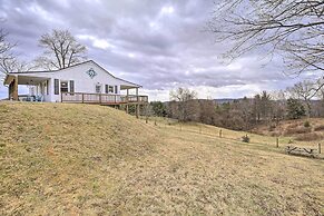 Beautiful Views & Gas Grill: Sparta Getaway!