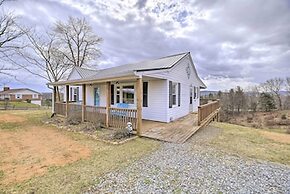 Beautiful Views & Gas Grill: Sparta Getaway!