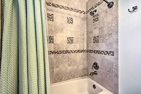 Glendale Oasis w/ Saltwater Pool & Hot Tub!