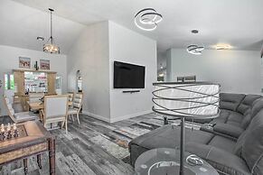 Glendale Oasis w/ Saltwater Pool & Hot Tub!