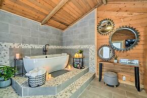 Peaceful Jamestown Retreat w/ Sauna!