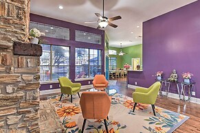 Private Pool: Spacious & Vibrant Argyle Villa!