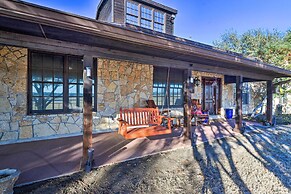 Private Pool: Spacious & Vibrant Argyle Villa!