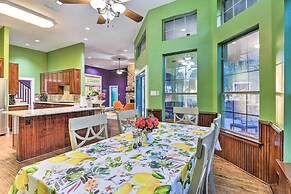 Private Pool: Spacious & Vibrant Argyle Villa!