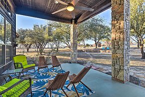 Private Pool: Spacious & Vibrant Argyle Villa!