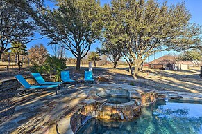 Private Pool: Spacious & Vibrant Argyle Villa!