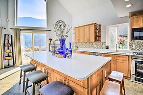 Inviting Lake Sutherland Home: Kayaks + View!