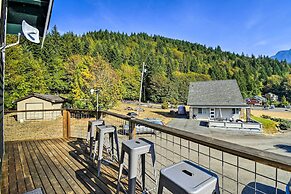 Inviting Lake Sutherland Home: Kayaks + View!