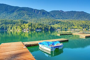 Inviting Lake Sutherland Home: Kayaks + View!