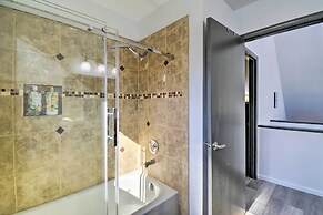 Inviting Lake Sutherland Home: Kayaks + View!