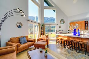 Inviting Lake Sutherland Home: Kayaks + View!