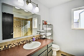 Inviting Lake Sutherland Home: Kayaks + View!