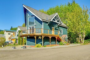 Inviting Lake Sutherland Home: Kayaks + View!