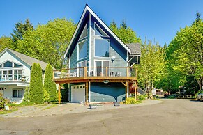 Inviting Lake Sutherland Home: Kayaks + View!