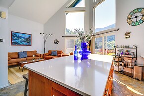 Inviting Lake Sutherland Home: Kayaks + View!