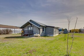 Cozy Cle Elum Cabin w/ 3 Acres & Stocked Pond