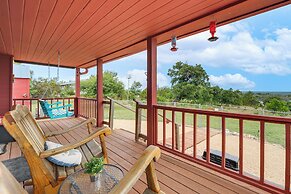 Pet-friendly Fredericksburg Cabin w/ Hot Tub!