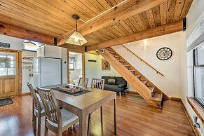 Pet-friendly Fredericksburg Cabin w/ Hot Tub!