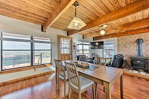 Pet-friendly Fredericksburg Cabin w/ Hot Tub!