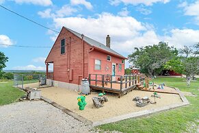 Pet-friendly Fredericksburg Cabin w/ Hot Tub!