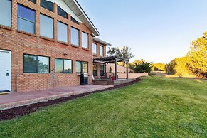 Patio, Grill & Fire Pit: Show Low Escape!