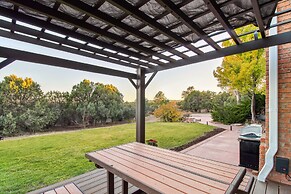 Patio, Grill & Fire Pit: Show Low Escape!