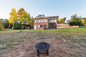 Patio, Grill & Fire Pit: Show Low Escape!