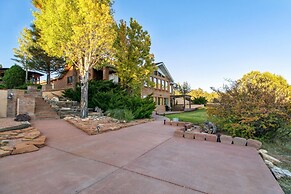 Patio, Grill & Fire Pit: Show Low Escape!