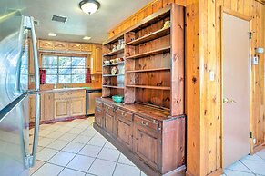 Beautiful Cabin w/ Deck on East Verde River!