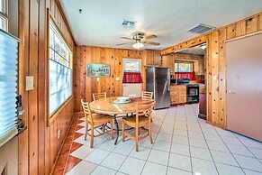 Beautiful Cabin w/ Deck on East Verde River!