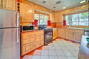 Beautiful Cabin w/ Deck on East Verde River!