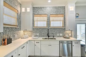 Deck & Ocean Views: Beachfront Home in Freeport