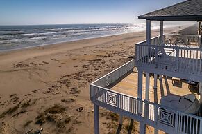 Deck & Ocean Views: Beachfront Home in Freeport