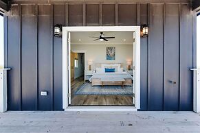 Deck & Ocean Views: Beachfront Home in Freeport