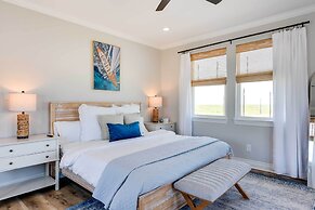 Deck & Ocean Views: Beachfront Home in Freeport