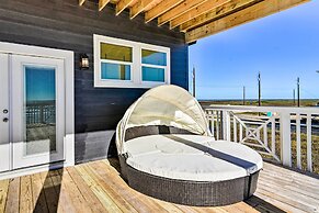 Deck & Ocean Views: Beachfront Home in Freeport