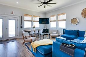 Deck & Ocean Views: Beachfront Home in Freeport