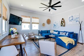 Deck & Ocean Views: Beachfront Home in Freeport