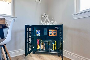 Deck & Ocean Views: Beachfront Home in Freeport