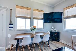 Deck & Ocean Views: Beachfront Home in Freeport