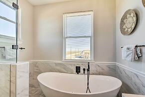 Deck & Ocean Views: Beachfront Home in Freeport