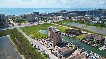 Landfall 22 1 Bedroom Home by RedAwning
