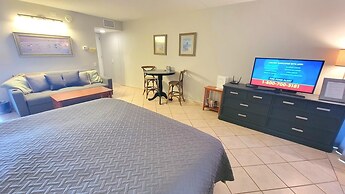 Landfall 22 1 Bedroom Home by RedAwning