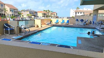 Landfall 22 1 Bedroom Home by RedAwning